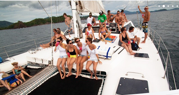 guests enjoyinf Hibiscus Catamaran Sail Tours