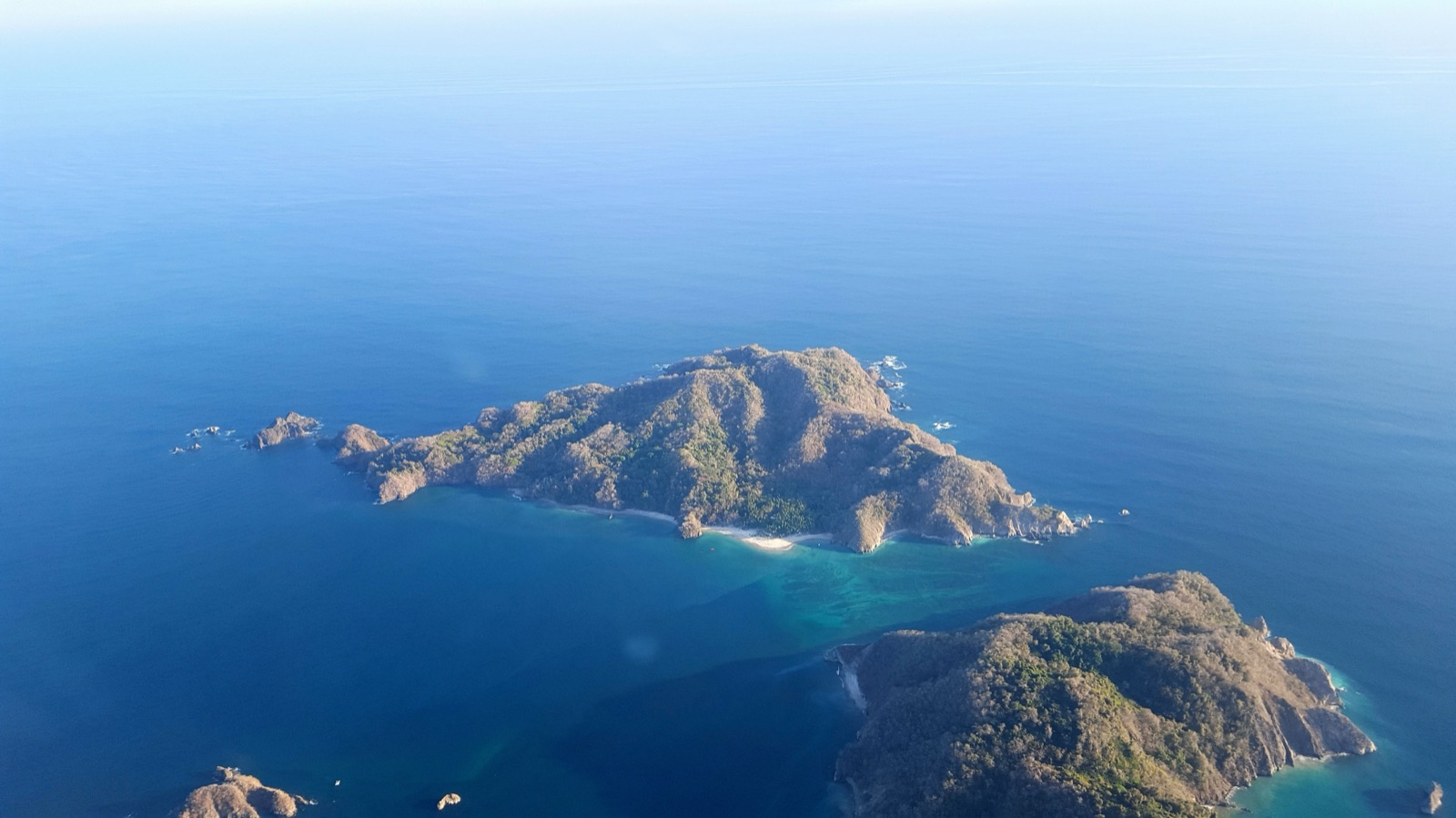 Isla Tortuga in the Gulf of Nicoya from the air